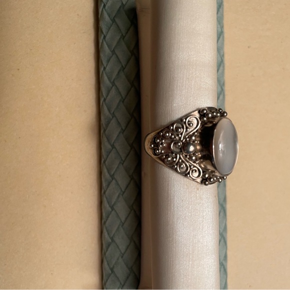 SUARTI BA STERLING SILVER MOP BEADED SCROLL RING - Picture 3 of 6